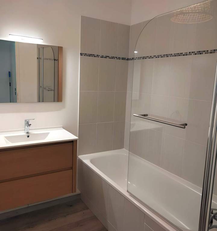 Salle de bain moderne Fayence